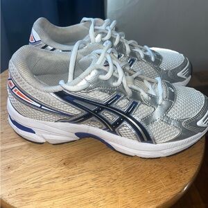 Big boy Asics Silver and Navy Athletic Sneakers sz 4